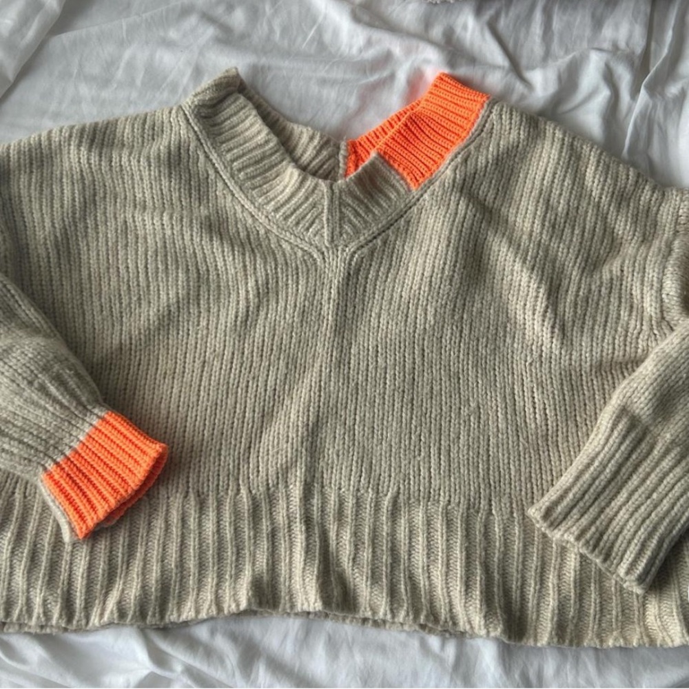 Helmut Lang Wool Blend Sweater
Women’s size small